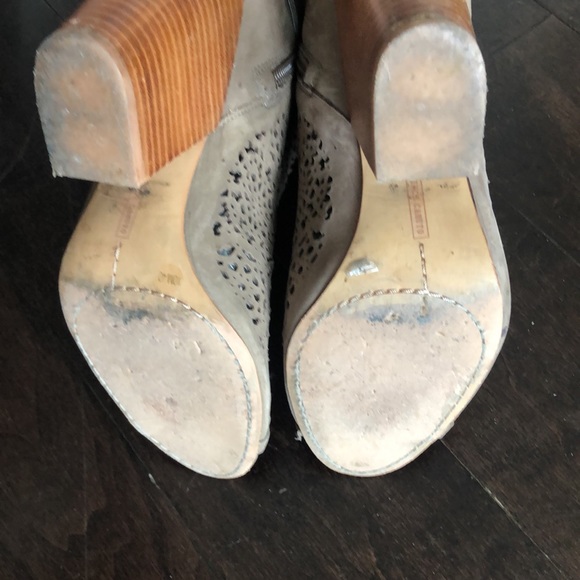 Vince Camuto booties - Picture 5 of 5